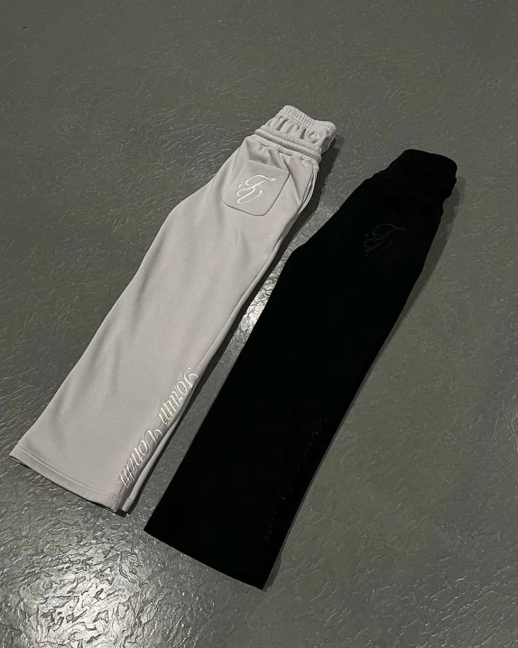 ASTRON PARIS - Sweatpants